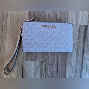 Michael Kors Blush Wristlet